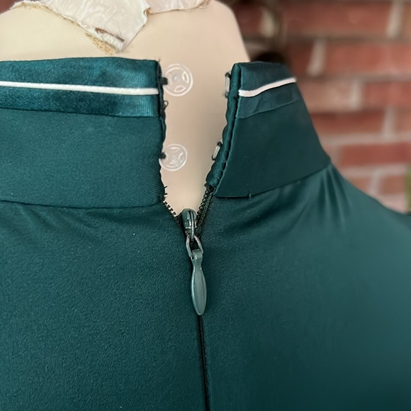 STUNNING Traditional Cheongsam Embroidered - Picture 7 of 9